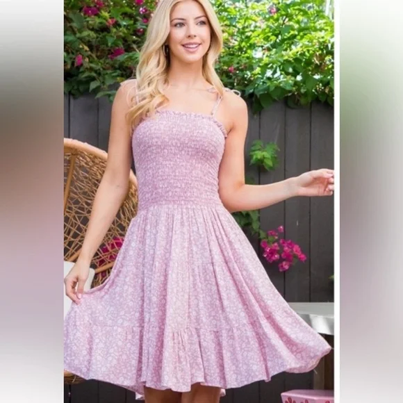 - ๐๐Pink floral smocked dress ๐๐ - Picture 1 of 14